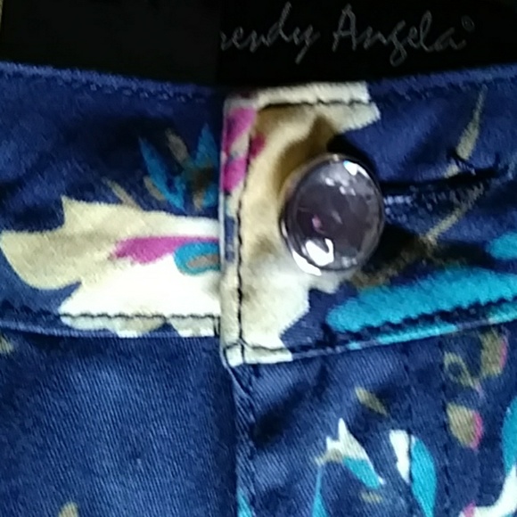 🍁NWT Floral Short Shorts - Picture 6 of 7